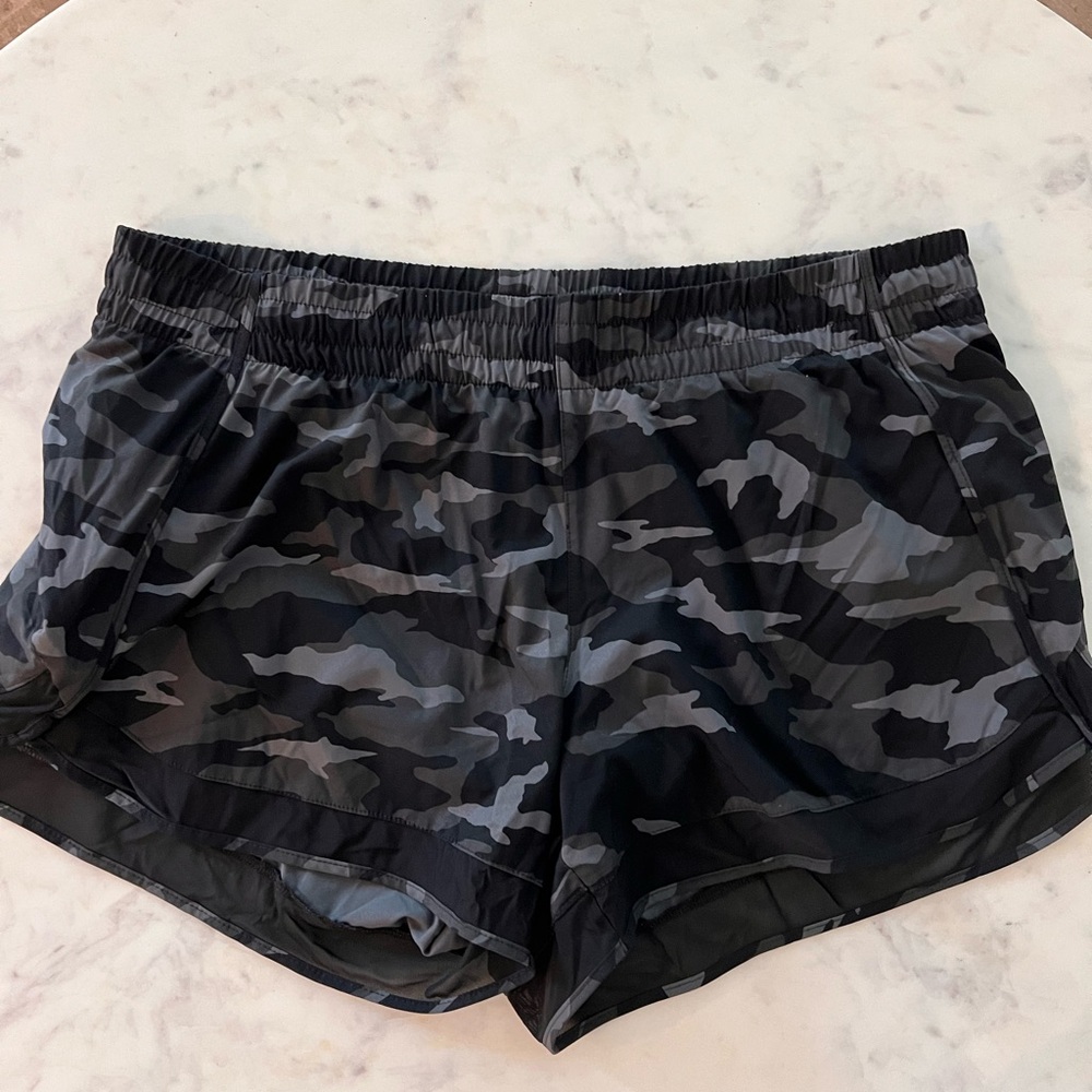 Athleta | Black and Gray Camouflage Athletic Shorts Size XL